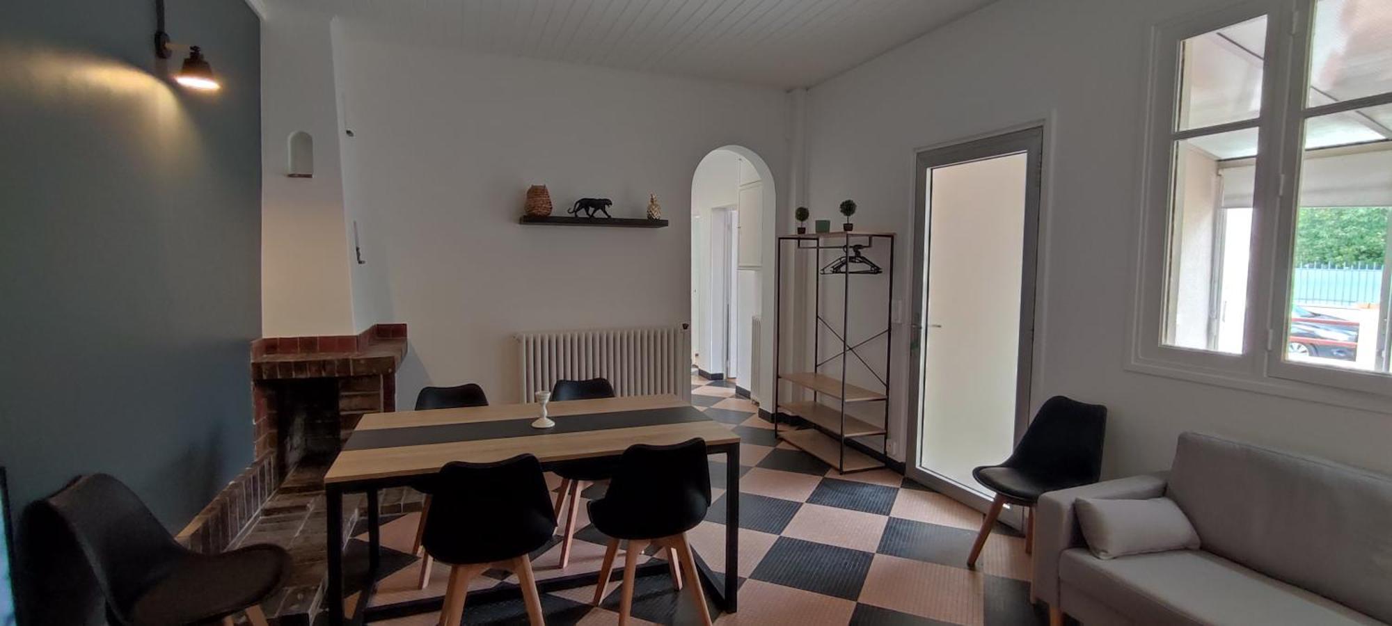 Maison Charmante Avec Patio ! Бурж Екстериор снимка
