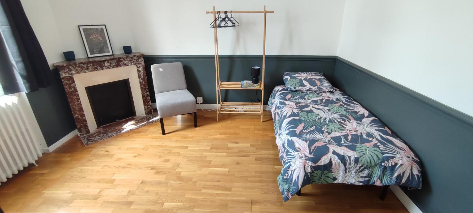 Maison Charmante Avec Patio ! Бурж Екстериор снимка